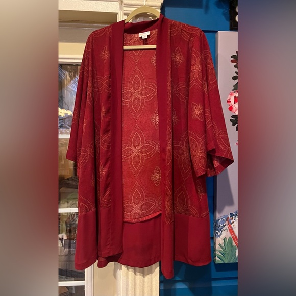 NWOT LuLaRoe ‘AURORA’ Red Kimono Sz Medium with Gold Accents - Picture 3 of 10